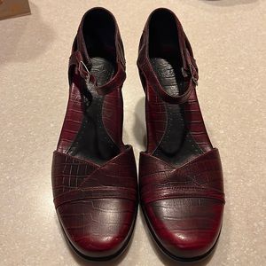 Dansko Roxy Croc Embossed Mary Janes Heels Closed Toe Pumps Size 38/Size 8
